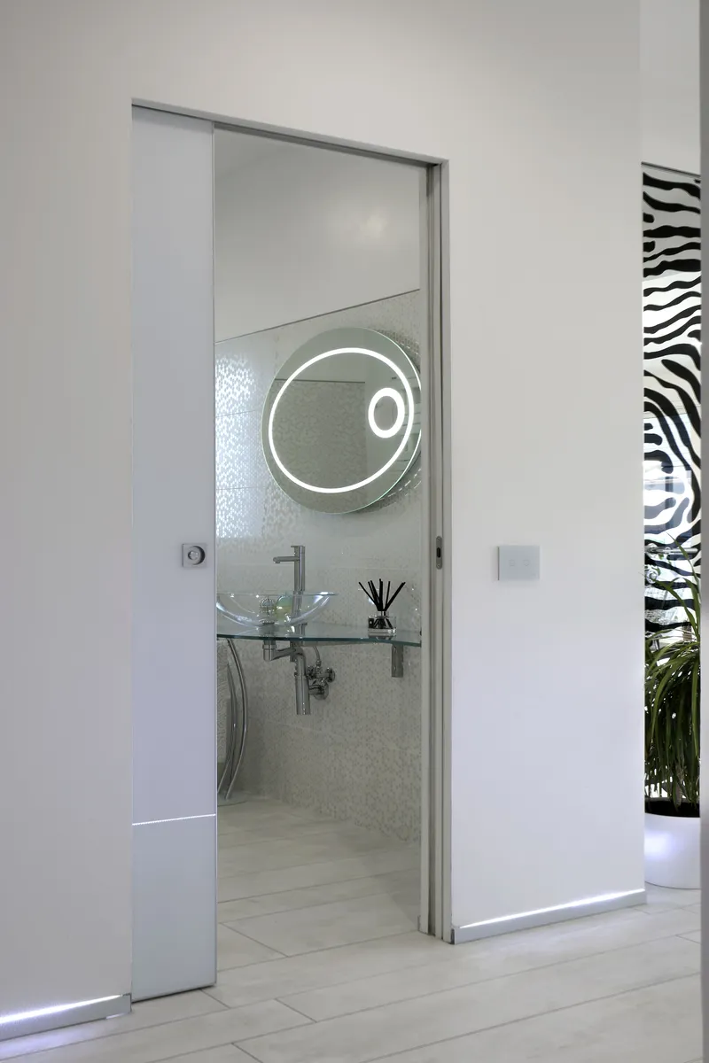 Porta scorrevole standard filomuro aperta