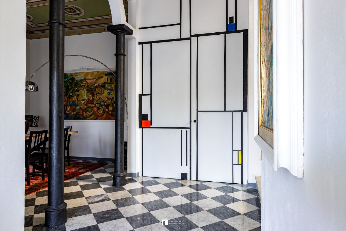 Porta battente filomuro a 2 ante con finitura 