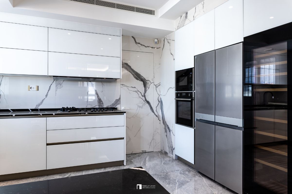 Porta battente filomuro standard con finitura e maniglia a cura del cliente